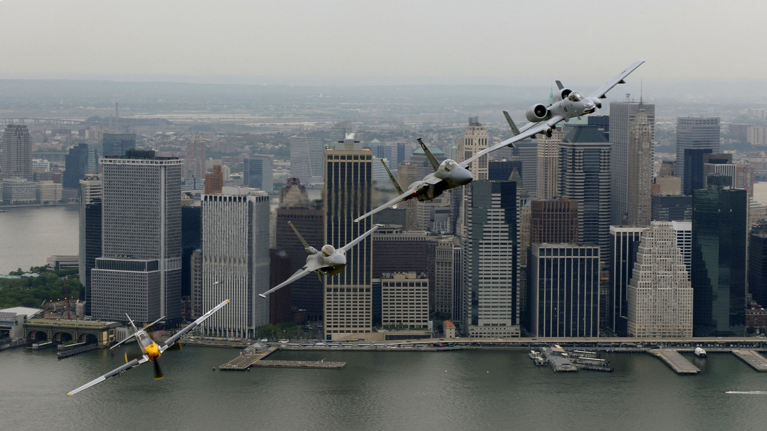 绿茵场的速胜与球台的烈焰，体育之夜的二重奏